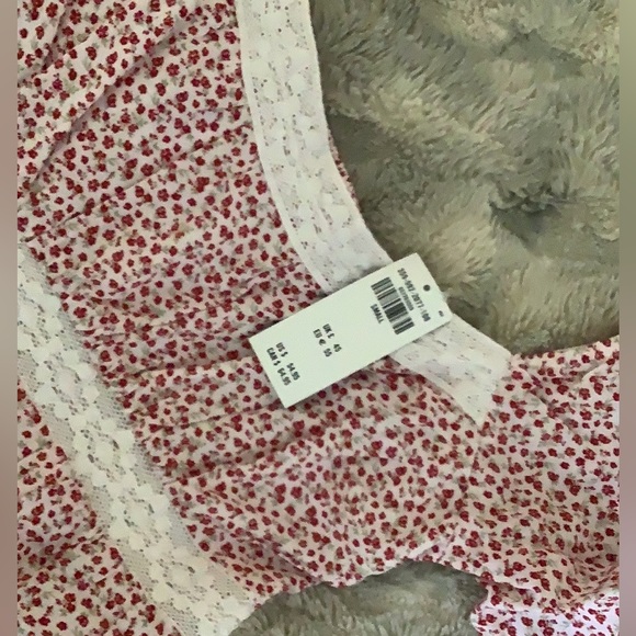 NWT.  Hollister - Pink and Red Floral Babydoll Mini Dress - Size: Small - Picture 5 of 5